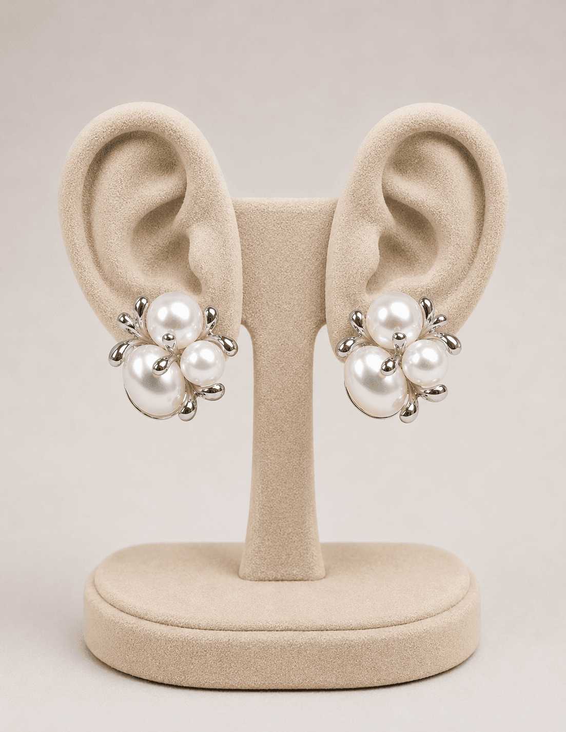 Pearl cluster earring