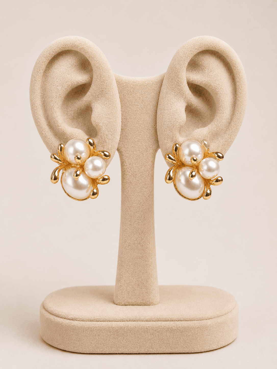 Pearl cluster earring